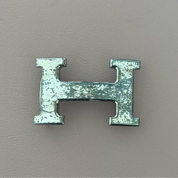 Hermès original metallic "H" buckle - Picture 1 of 14
